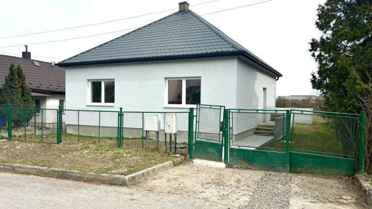 Kompletne zrekonštruovaný rodinný dom v tichej lokalite Sečo