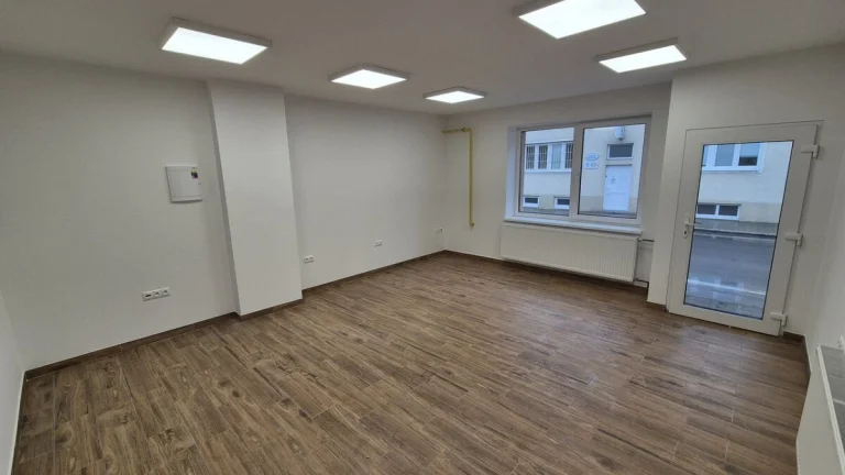 Obchodné priestory / 48 m2 / - Bytča