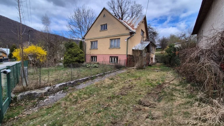 Rodinný dom v pôvodnom stave / 865 m2 / - Rajecké Teplice