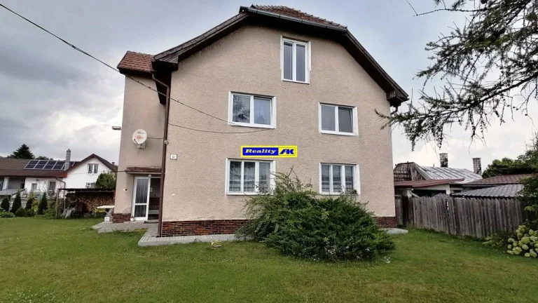 Rodinný dom na predaj Jazernica, samostatné 3 byty, 3 poscho