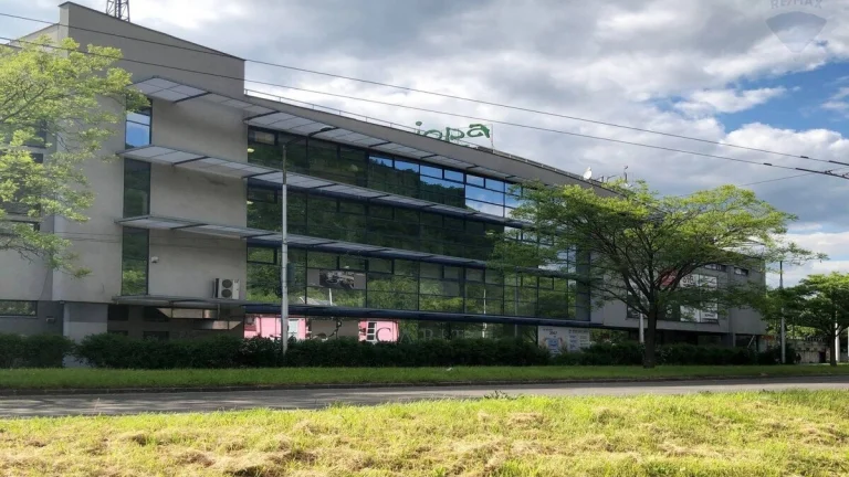 Komerčné priestory (461m2) na prenájom Banská Bystrica