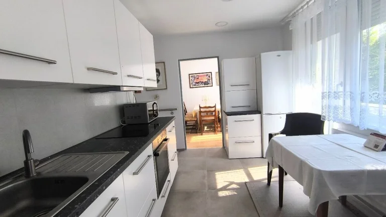 Príjemný 3 izbový byt s 2 balkónmi na PREDAJ - KOMÁRNO