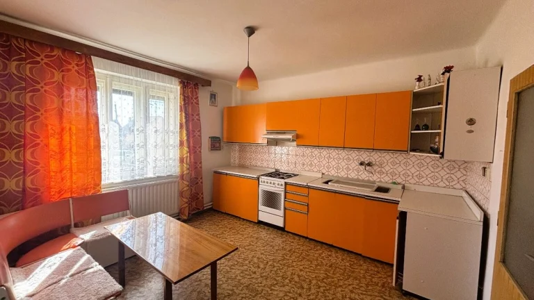 5 izbový rodinný dom s veľkým pozemkom 3826m2 v kľudnej ulič