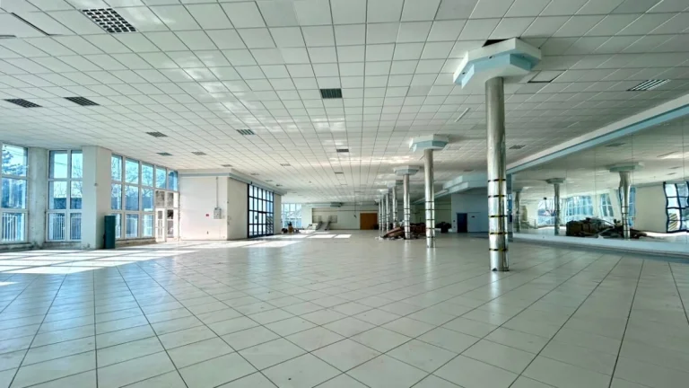 Na prenájom MODERNÁ prevádzková budova 1300m2 15min.od NZ