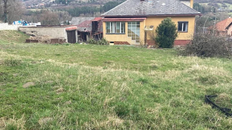 Rodinný dom s krásnym pozemkom na predaj, Černová-Račkov, Ru