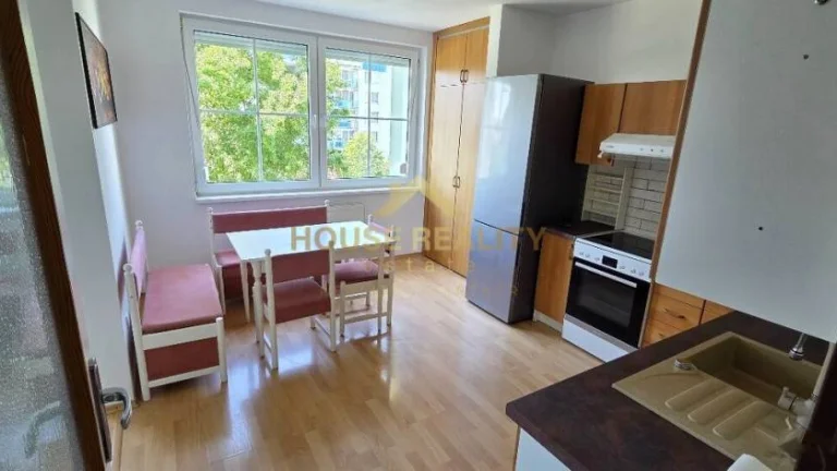 Predaj pekný veľký 1,5 izb. byt, Dvojkrížna ul.,Bratislava I