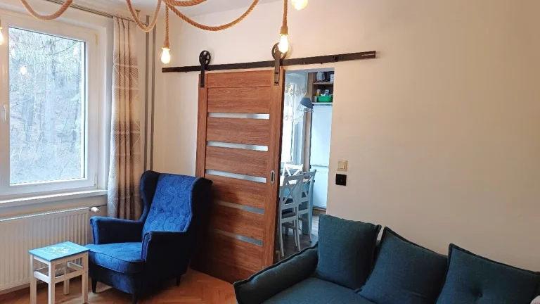 Priestranný 3-izbový byt (83 m²) s loggiou na prenájom