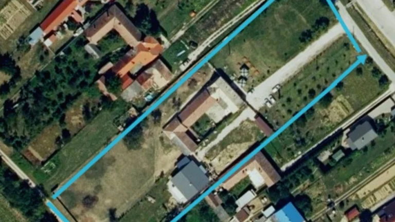 Dva domy. Pozemok 7 888m2. Novostavba