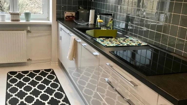 JUH - MODERNÝ ZARIADENÝ 2 IZBOVÝ TEHLOVÝ BYT S BALKÓNOM.