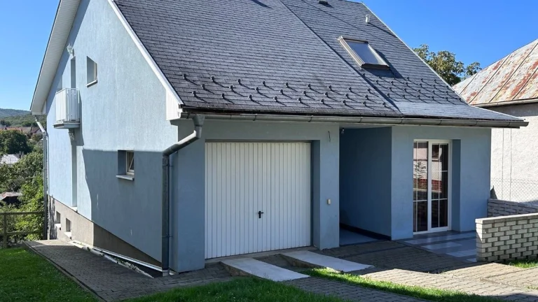 VYŠNÝ KLATOV - 6 IZBOVÝ RD S VÝMEROU 300 M2, POZEMOK 1221 M2