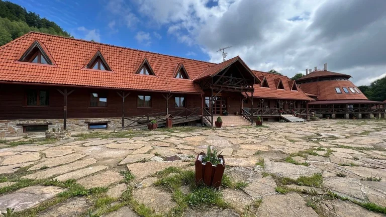 STEBNICKÁ HUTA - REKEREAČNÝ KOMPLEX SLNEČNÝ MAJER NA 22HA PO