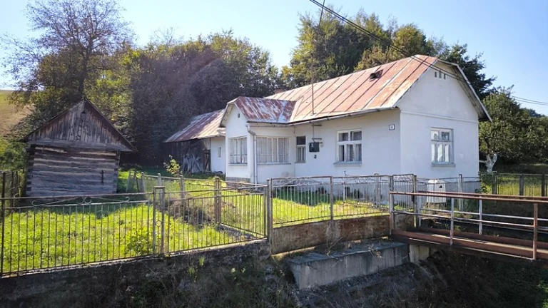 DOMČEK VHODNÝ NA BÝVANIE AJ CHALUPÁRČENIE - RAKOVČÍK