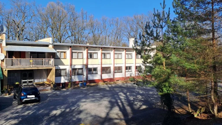 Rekreačné stredisko Breziny – Skýcov s 1,4 ha pozemkami