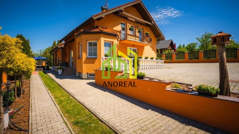 EXKLUZÍVNE Na predaj RODINNÁ VILA, 900 m2, Rajecké Teplice