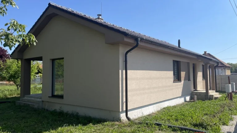 4 izbový rodinný dom Komjatice