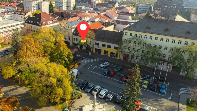 Obchodné priestory v centre s dvorom 120m2 a garážou. TOP PO