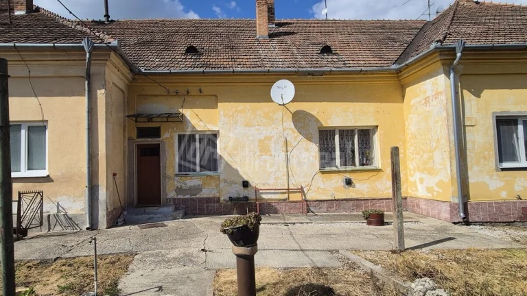 Zariadený 2-izbový RD s parkovaním a veľkým dvorom z…