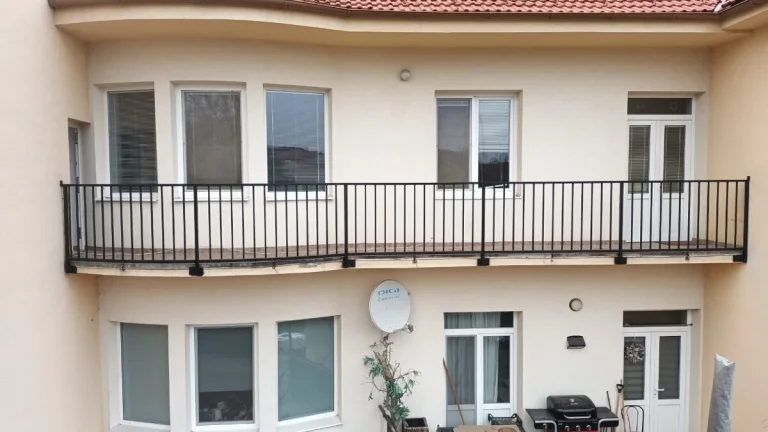 Dám do prenájmu byt v centre KN oproti starej pošte.