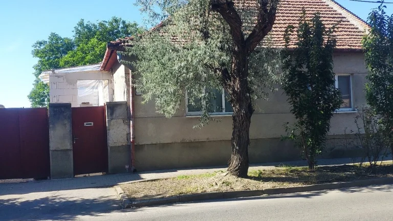 Predám 3 izbový dom v Nových Zámkoch