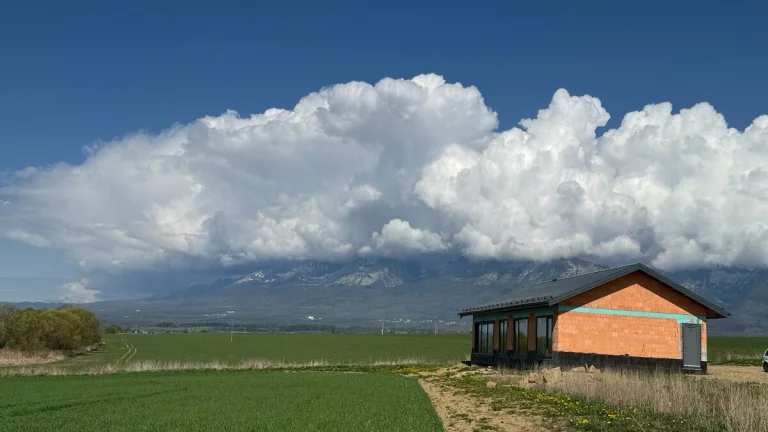 Stavebný pozemok s povolením na bungalov v Mlynici na predaj