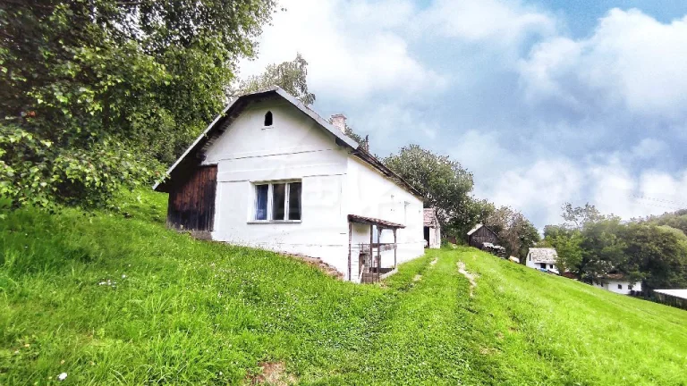 Chalúpka v malebnom prostredí Korytárok