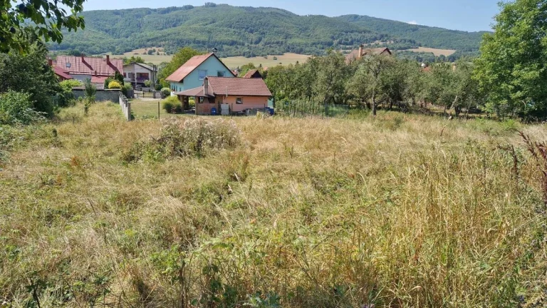 Na predaj pozemok na stavbu domu