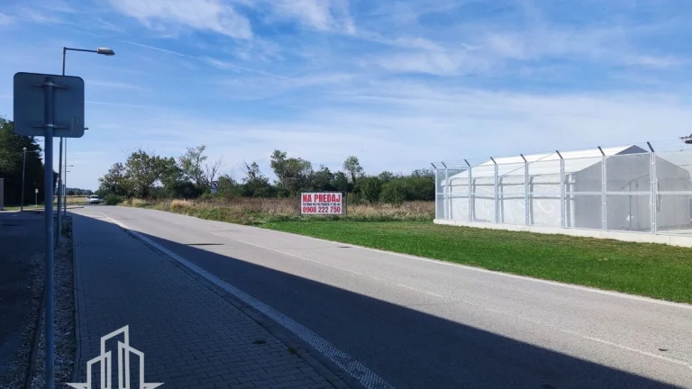 Pozemok pre obchod / služby - Šamorín Kasárenská