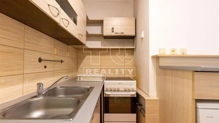 NA PREDAJ RODINNÝ DOM 270m2 V STREDE OBCE TURÁ LÚKA