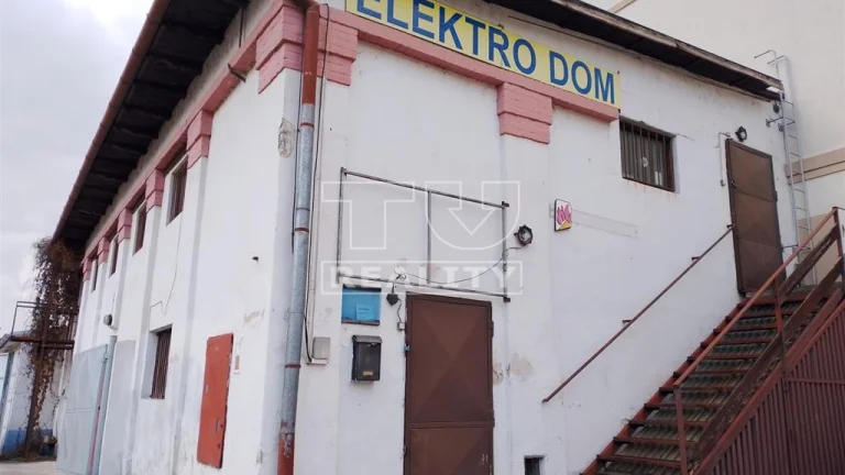Jedinečný polyfunkčný objekt na historickom námestí s...
