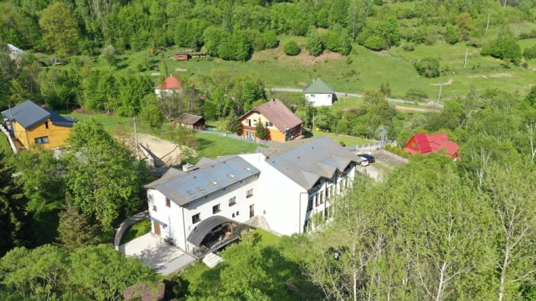 Predaj viacúčelovej budovy v nádhernom prostredí Krásne nad