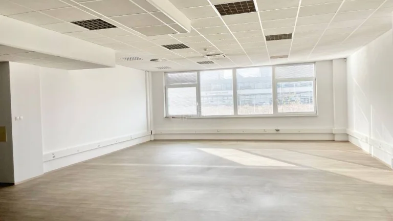 Na prenájom kancelárske priestory 200 m2 v Living centre v Ž