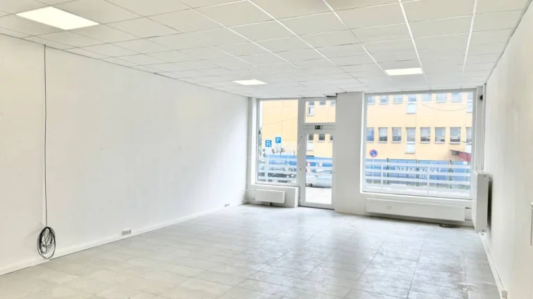 Ponúkame na prenájom obchodné priestory s rozlohou 128 m2 -