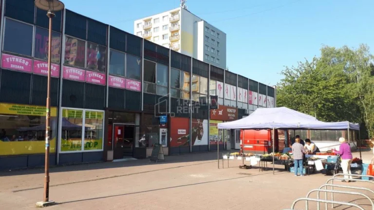 Prenájom : Obchodný priestor 127 m2 na Hlinách pri Juniore