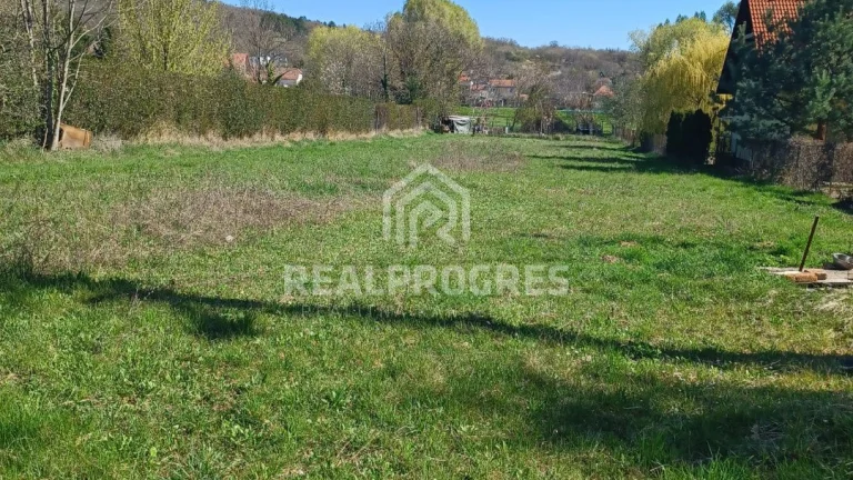 Predaj pozemok o výmere 2027m2 - obec Štitáre okres Nitra