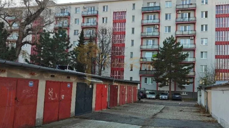 garáž, Haburská ul., Ružinov pri Štrkovci