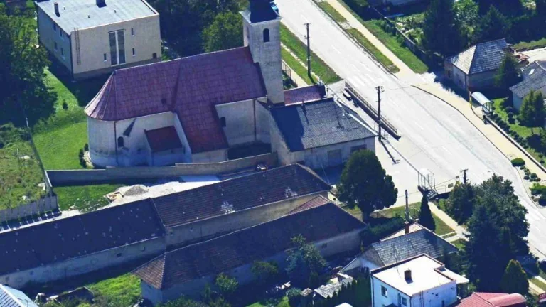 20á pozemok a dom grátis v obci Zbehy