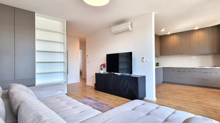 BEZ PROVÍZIE / Nový 3i. byt s loggiou, 87m2+parking, BA III.
