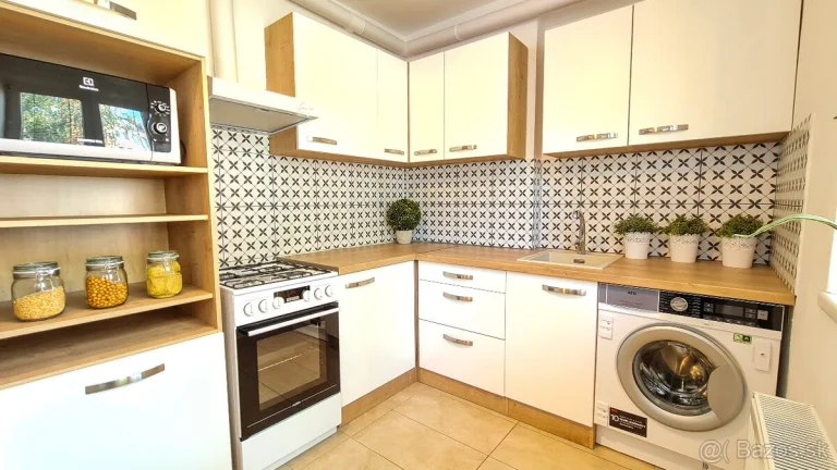 Krásny 2-izb byt so šatníkom, zariadený- VOĽNÝ IHNEĎ
