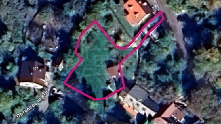 Slnečný pozemok s výhľadom na Sitno – Banská Štiavnica, Št