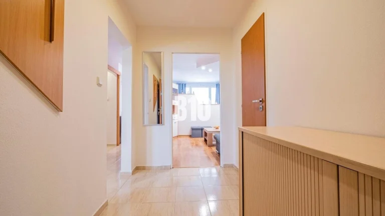 Štýlový 2,5 izbový byt s balkónom a výhľadom na Zobor