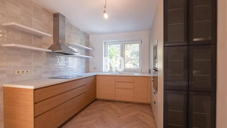 REZERVOVANÉ - Tehla- 2 izbový byt - veľký balkón - Kalvária