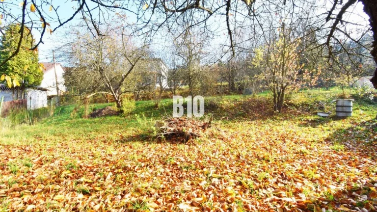 REZERVOVANÉ Krásny pozemok v záhradkárskej oblasti Budatín
