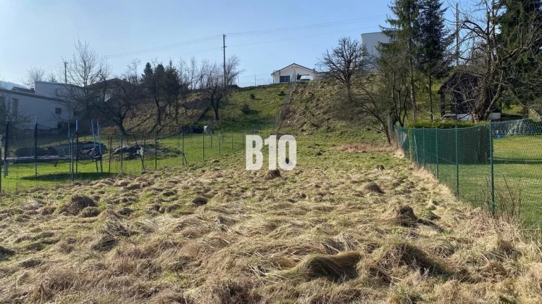 Slnečná záhrada v obci Radoľa na predaj