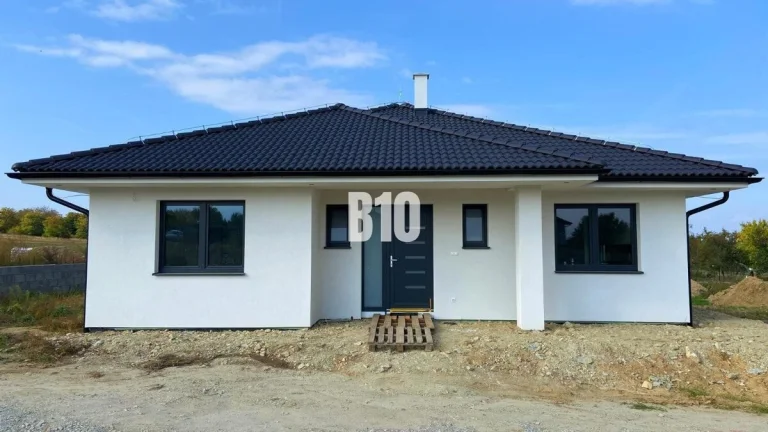 4 izbová novostavba /661m2 pozemok / Zbehy