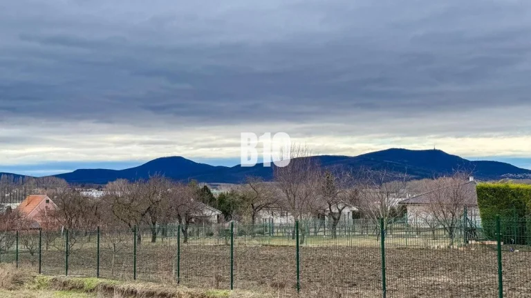 POZEMOK NA STAVBU RD v príjemnej lokalite - Zbehy - 501 m2
