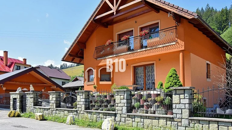 RODINNÝ DOM s dvojgarážou v obci Snežnica