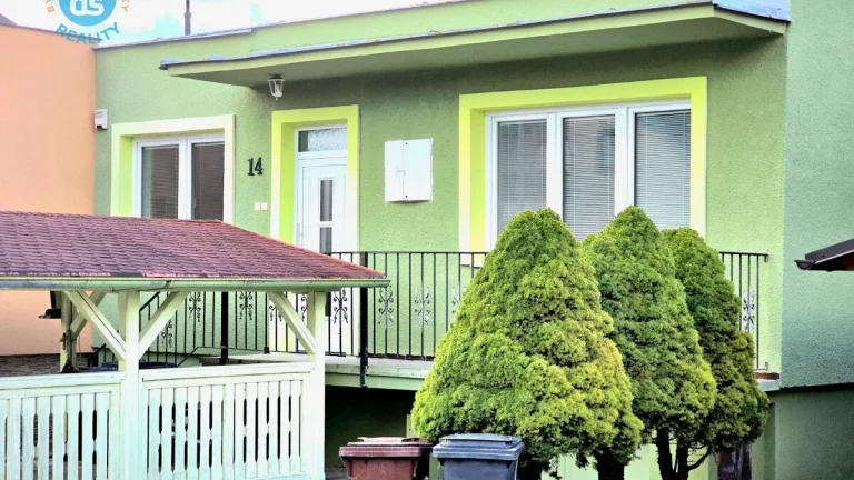 Exkluzívne na predaj rodinný dom + garáž, 252 m2, Nemšová