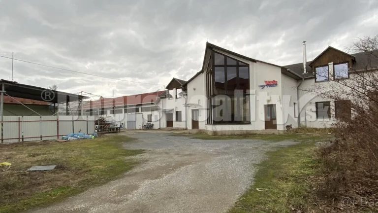 Na predaj areál s multifunkčnou budovou v centre Rimavskej S