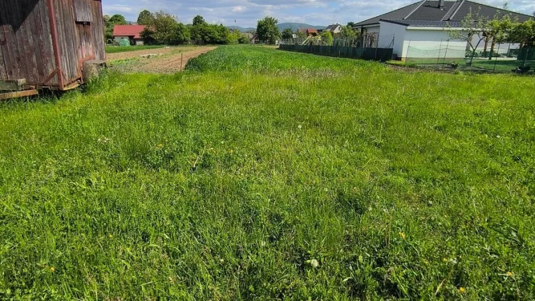 STAVEBNÝ POZEMOK V INTRAVILÁNE OBCE BOLEŠOV