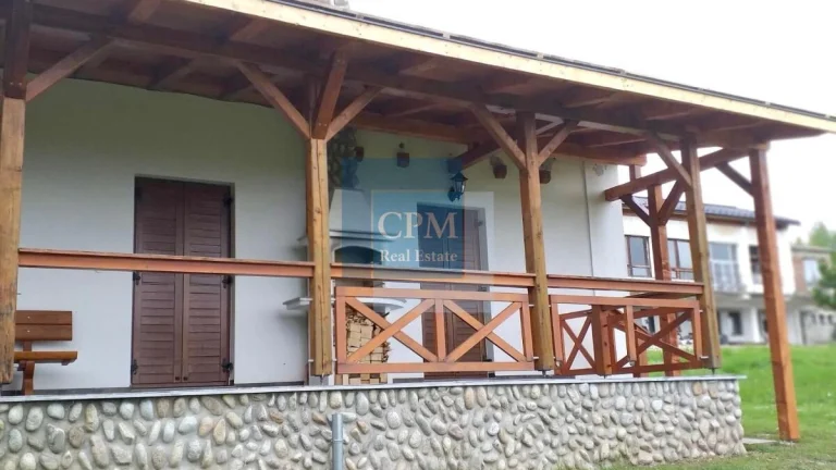 Priestranný 3-4 izbový apartmán s terasou, krbom a saunou v